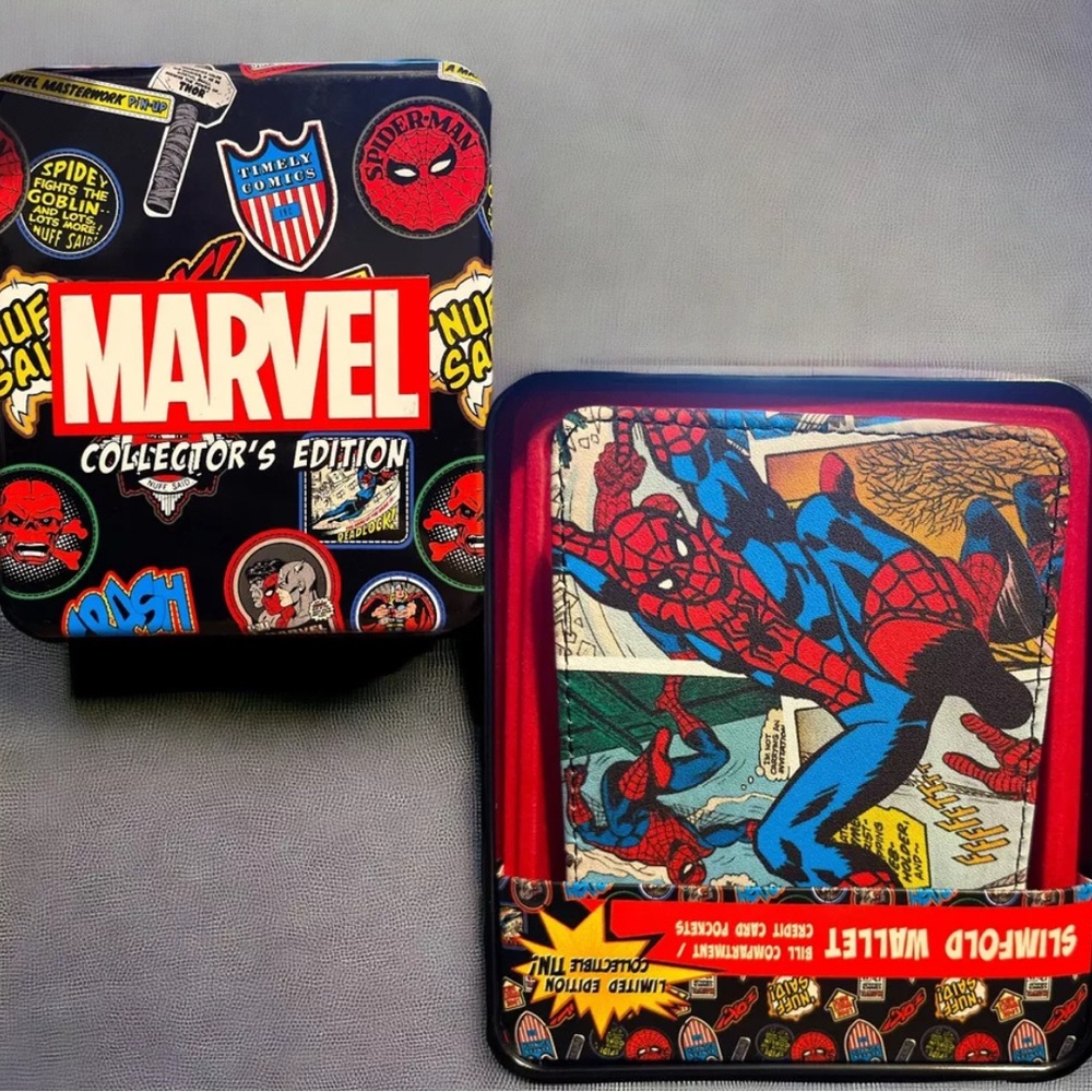 Marvel Collector's Edition Wallet - Red and Blue